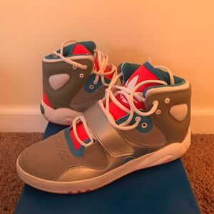 Adidas Roundhouse High Top Sneakers Mens 7/Wmn 8.5